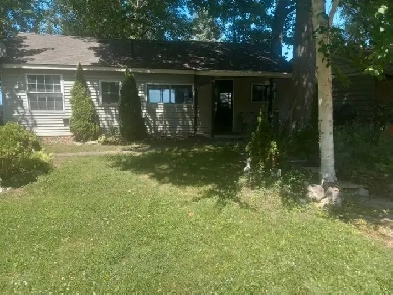 Lakefront cottage in Kettle point Image# 1