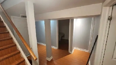 1 private bedroom Bathurst and Steels area. Image# 3