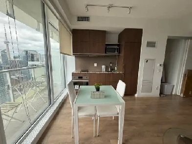 44fl Toronto downtown with lake & city view Image# 1
