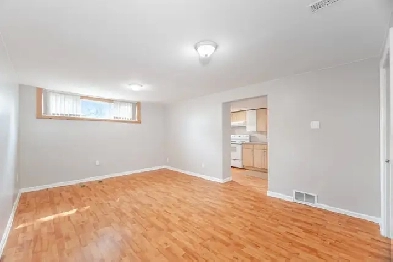 Bright and Spacious 2 bedroom For Rent Image# 11