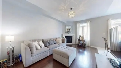 Gorgeous Freehold Townhome – Over 2,100 Sq Ft 4 Beds | 3 Baths Image# 4