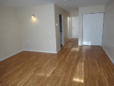 Ideal Downtown Location - Bachelor suite Image# 8