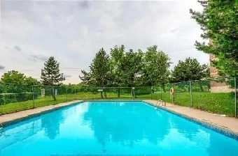 ROOMMATE TO SHARE PENTHOUSE CONDO ,LUXURY BUILDING, NORH YORK Image# 1