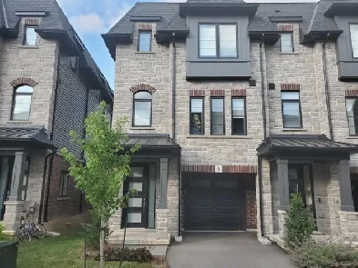 3-Bedroom Townhome for Lease in Prime Ancaster Location Image# 2