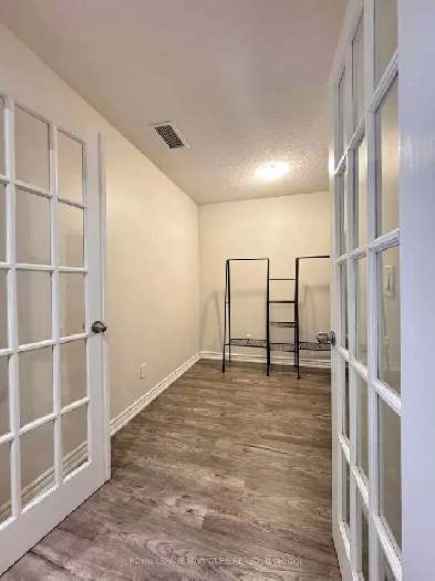 1 bed   den 1 bath condo for rent in Mississauga Image# 1