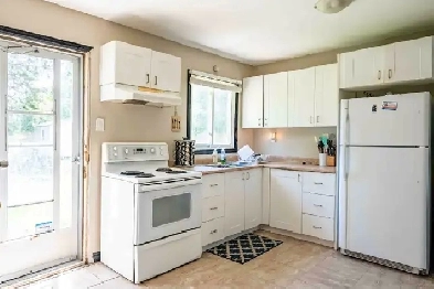 Cozy Gem in New Sudbury | 1653 Gemmell St Image# 1