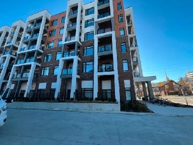 Fully Furnished 1 Bed   Den w/ Parking |Gym   LRT Nearby Image# 6