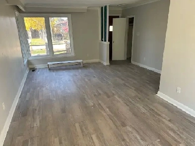 3 Bedroom Main Floor Unit In Oakville Third Line Image# 1
