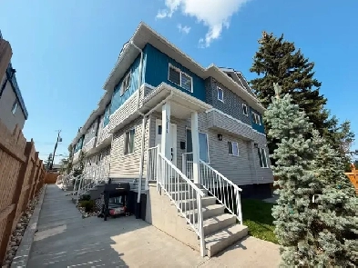 Luxury 2 Bedroom townhouse close to LRT station Image# 5