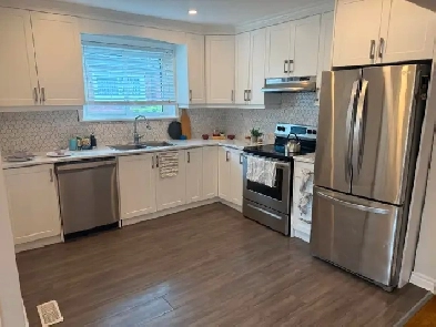 ((3 bed 1 bath main floor bungalow Hamilton Mtn)) Image# 1