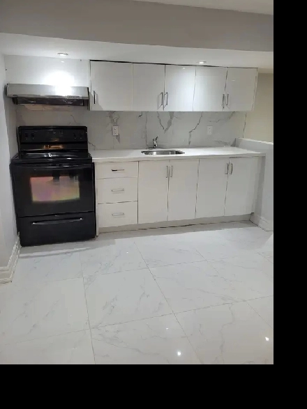 Toronto Separate Entrance Basement unit for $1600 Image# 2