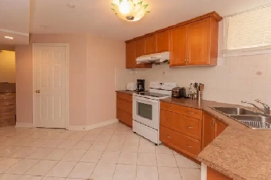 2 BEDROOM SPACIOUS BASEMENT WITH LIVING & DINING AREA Image# 3