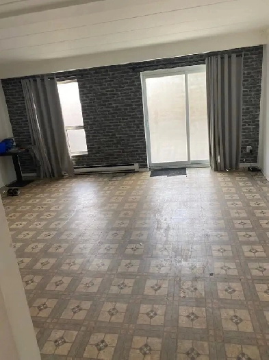 3 Bedroom, 2 Bathroom Apartment in Etobicoke $2800/Month Image# 1
