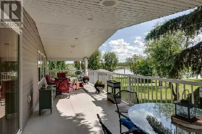 LAKE FRONT LIVING -100’ of shoreline Image# 1