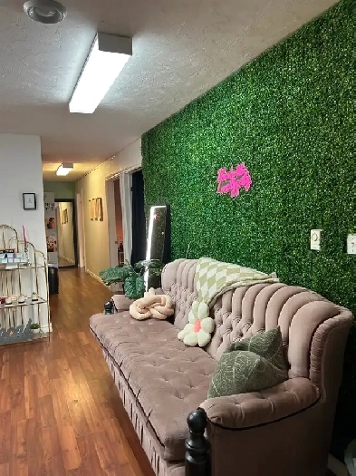 Esthetician room for rent Image# 1