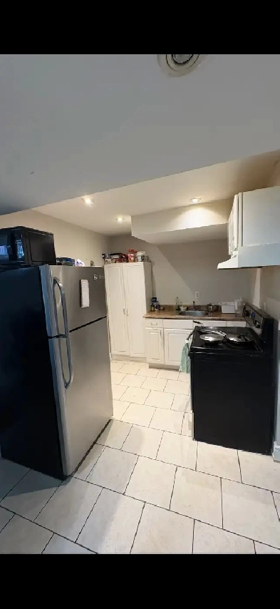 2 Bedroom Fully Furnished Basement In Brampton Image# 4