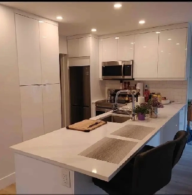 Beautiful and modern 2 bed 1 bath duplex with a huge deck. Image# 9