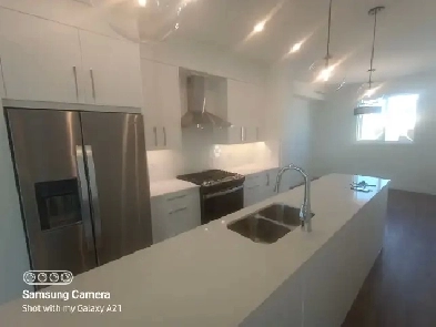 STATELY NEW 3  BDRM 2.5 BATH 2 CAR GARAGE, CARRINGVUE NW CALGARY Image# 7