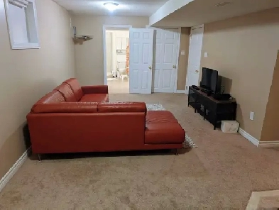 1 clean room with wet bar&fridge,Aug 1,Sharon/East Gwillimbury Image# 1