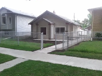 Small Older home fenced yard parking $1250 Image# 3