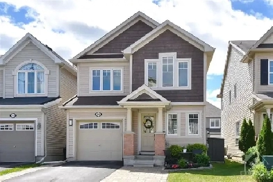 Detached House for Townhome Price - 3 Bed in Half Moon Bay Image# 1