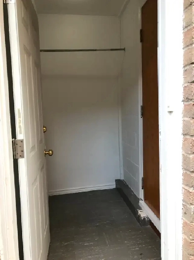 2 Bed, 2 Bath Basement Apartment in Streetsville Mississauga Image# 9