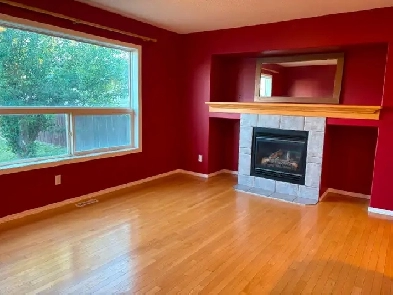 3 Bed   1 Den and 1.5 Bath Single Family Home Available for rent Image# 1