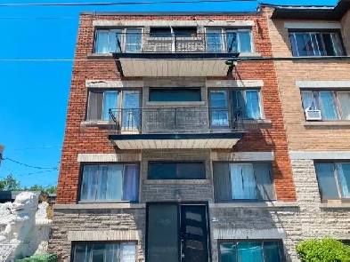 À louer – 3 ½ rénové au 3ème étage au 6035 Hochelaga Image# 9