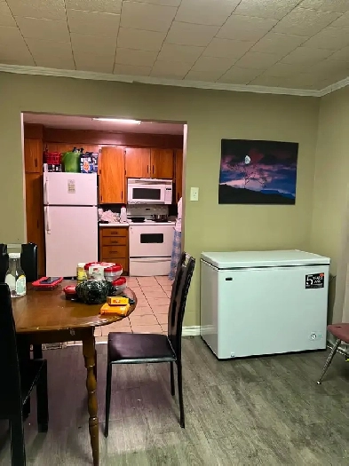 PERFECTLY LOCATED! Waterloo 5  Bedroom House $3490 Image# 6
