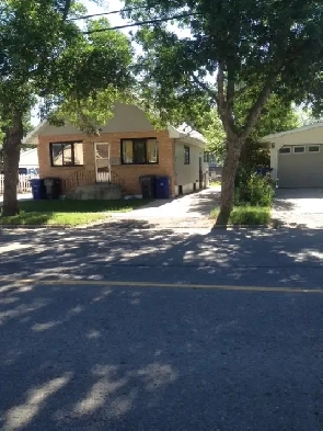 Weyburn downtown triplex/wifi, utilities included Image# 2