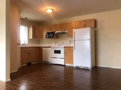 LARGE  BRIGHT WEST SIDE TWO BEDROOM MAIN FLOOR Image# 6