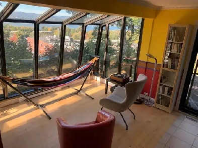 Grand 5 1/2 ou 6 1/2 lumineux, maison triplex, animaux bienvenus Image# 1