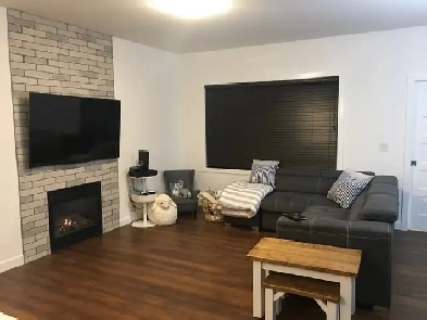 All Bills Included!! 4 Bed 3 Bath Top Two Floors in Stone Creek Image# 6