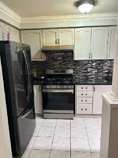 room for rent for 2 girls Image# 3