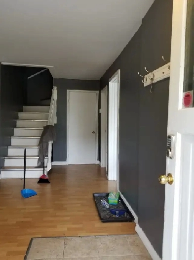 Student room walk to Queen's, flexible lease term, Starts $800 Image# 1