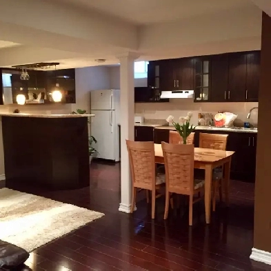 Room for rent Mississauga. Great central location ! Image# 1