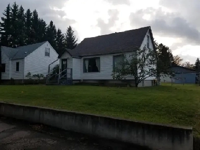 OPPORTUNITY KNOCKS!! 2 Lots/House Available! Image# 4