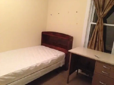 Walk to University of Windsor. The room for rent Image# 1
