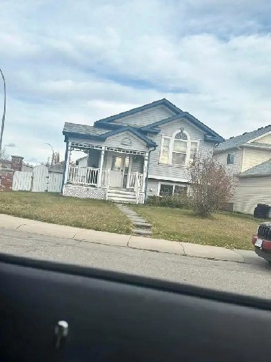 looking for a roommate in basement suite $650/month Image# 1