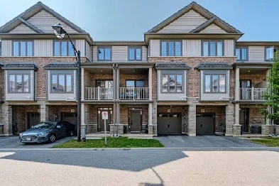 Stunning freehold townhome in the Focus Towns community! Image# 6