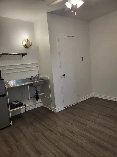 BACHELOR APARTMENT WITH PRIVATE ENTRANCE IN A HOUSE Image# 2