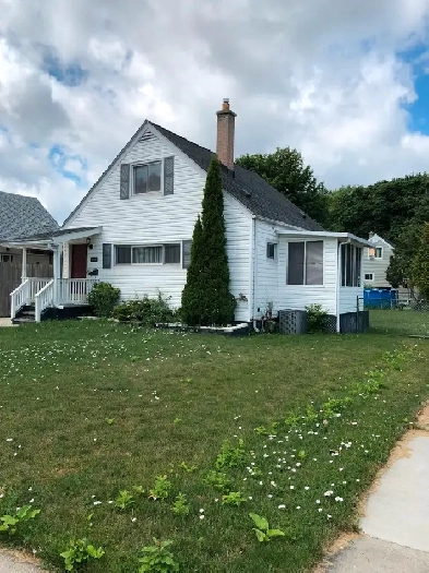 House For Rent in Sarnia 4 Befrooms Image# 10