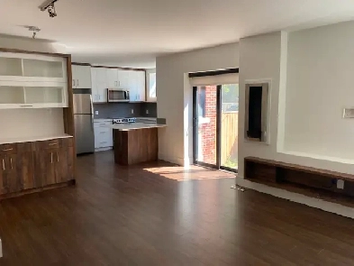 #1 - 130 Windsor Cr Image# 1