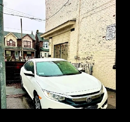 parking soot at wallace and dufferin in Toronto Image# 2