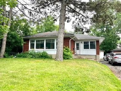 House for Rent Ottawa 1298 Snowdon St Image# 2