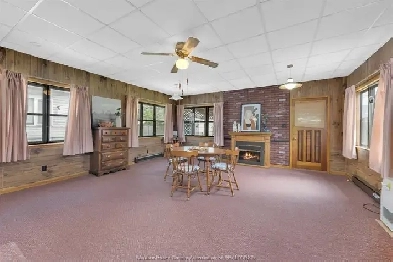 CONVIENTLY LOCATED HOME - 2 LIVING/FAMILY ROOMS Image# 1