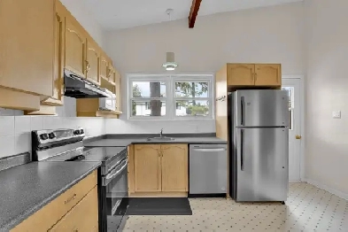 Large Bright 6 Bedroom House for Carleton University Students Image# 1
