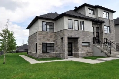 Luxury House 2 1 Garages, 1st month Free, EV, LAFONTAINE Image# 9
