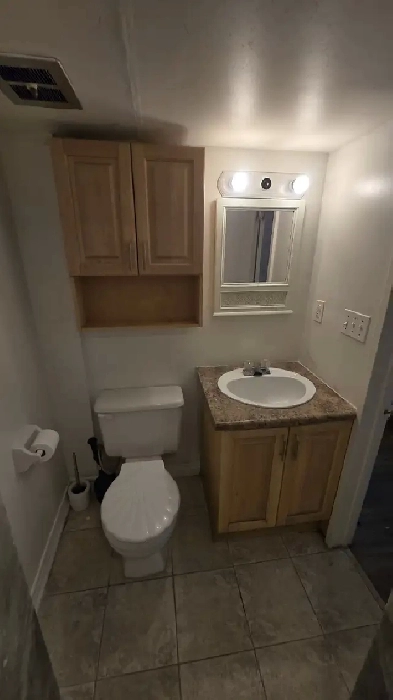 Room (Boys) for rent near Port Credit Go Station Mississauga Image# 4