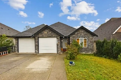 Large Rancher with Spectacular Panoramic Views! Image# 2